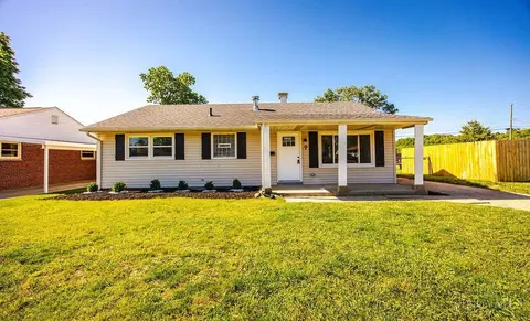Exterior - 9 Cherokee Dr, Hamilton, OH 45013 photo 2 of 6