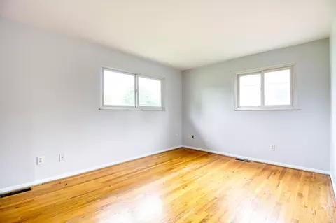 Bedroom - 1667 Clemson Cir, Cincinnati, OH 45255 photo 6 of 10