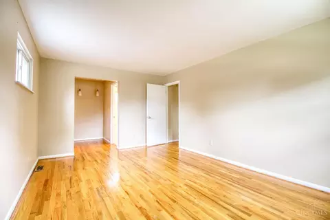 Bedroom - 1667 Clemson Cir, Cincinnati, OH 45255 photo 3 of 10
