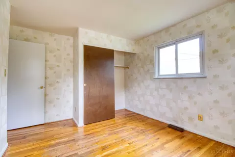 Bedroom - 1667 Clemson Cir, Cincinnati, OH 45255 photo 8 of 10