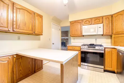 Kitchen - 1667 Clemson Cir, Cincinnati, OH 45255 photo 1 of 5