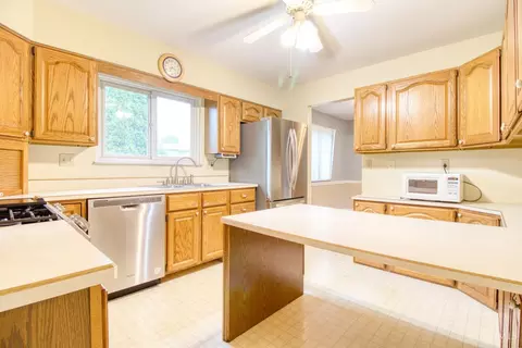Kitchen - 1667 Clemson Cir, Cincinnati, OH 45255 photo 3 of 5