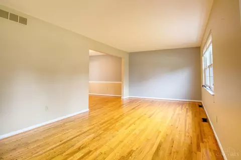 Living - 1667 Clemson Cir, Cincinnati, OH 45255 photo 2 of 7