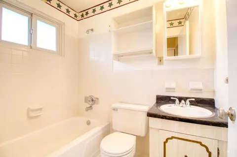 Bath - 1667 Clemson Cir, Cincinnati, OH 45255 photo 2 of 3