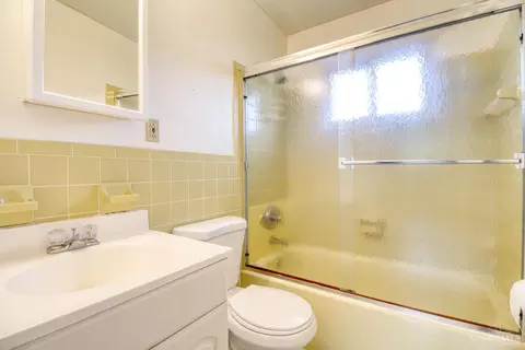 Bath - 1667 Clemson Cir, Cincinnati, OH 45255 photo 3 of 3