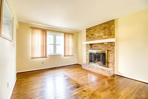Living - 1667 Clemson Cir, Cincinnati, OH 45255 photo 6 of 7