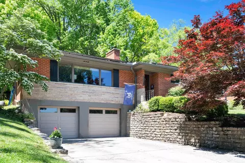 1325 Holman View Dr, Wyoming, OH 45215