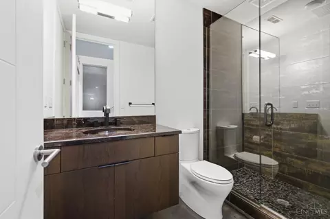 Bath - 404 Baum St, Cincinnati, OH 45202 photo 2 of 3