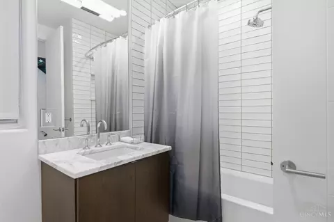 Bath - 404 Baum St, Cincinnati, OH 45202 photo 3 of 3
