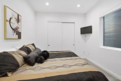 Bedroom - 404 Baum St, Cincinnati, OH 45202 photo 7 of 8