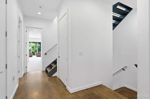 Entry Way - 404 Baum St, Cincinnati, OH 45202 photo 3 of 4