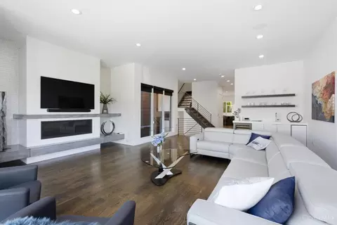 Living - 404 Baum St, Cincinnati, OH 45202 photo 2 of 2
