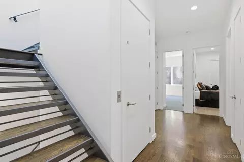 Entry Way - 404 Baum St, Cincinnati, OH 45202 photo 4 of 4