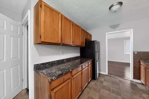 Kitchen - 171 Brookhaven Ave, Woodlawn, OH 45215 photo 3 of 4