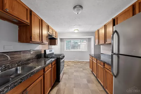 Kitchen - 171 Brookhaven Ave, Woodlawn, OH 45215 photo 2 of 4
