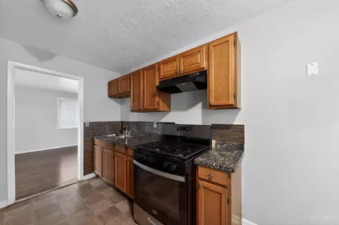 Kitchen - 171 Brookhaven Ave, Woodlawn, OH 45215 photo 1 of 4