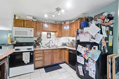 Kitchen - 9671 Wildbrook Ln, Cincinnati, OH 45231 photo 1 of 2