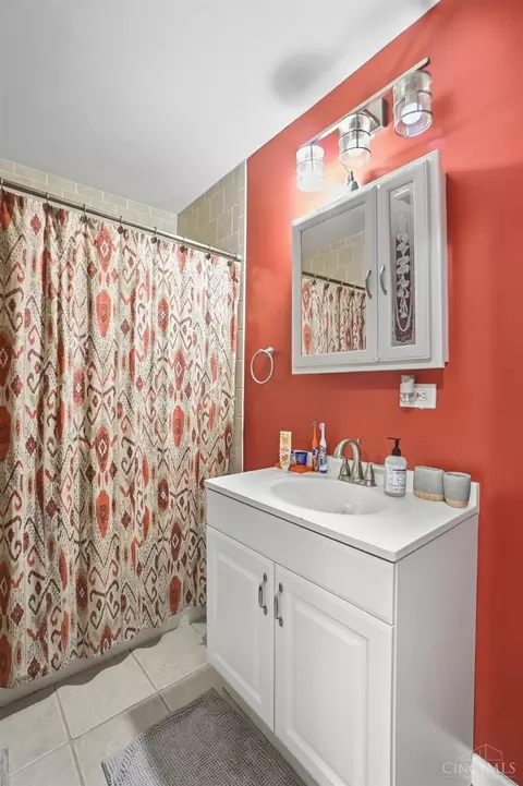 Bath - 9671 Wildbrook Ln, Cincinnati, OH 45231 photo 4 of 4