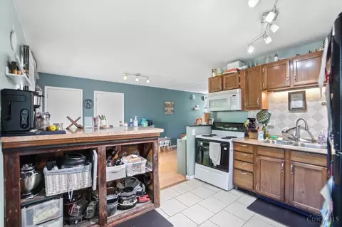 Kitchen - 9671 Wildbrook Ln, Cincinnati, OH 45231 photo 2 of 2