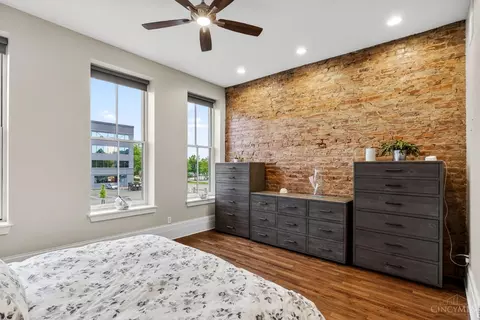 Bedroom - 1008 Elm St, Cincinnati, OH 45202 photo 2 of 3