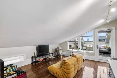 Living - 1008 Elm St, Cincinnati, OH 45202 photo 2 of 3