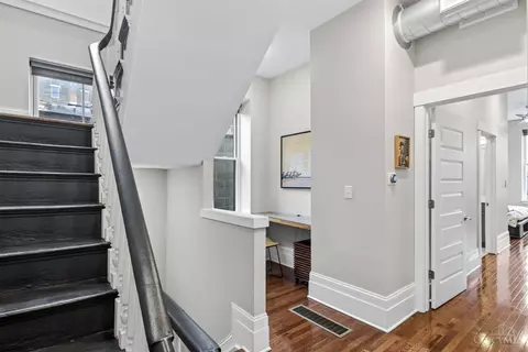 Entry Way - 1008 Elm St, Cincinnati, OH 45202 photo 4 of 8