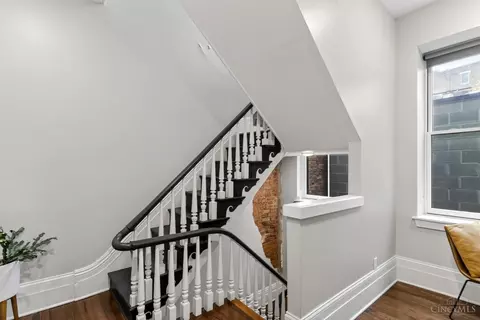 Entry Way - 1008 Elm St, Cincinnati, OH 45202 photo 7 of 8