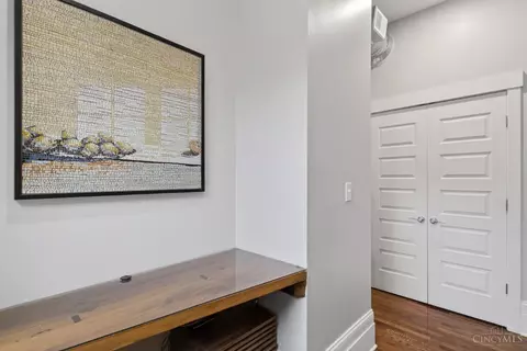 Entry Way - 1008 Elm St, Cincinnati, OH 45202 photo 5 of 8