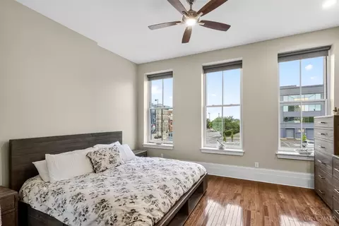 Bedroom - 1008 Elm St, Cincinnati, OH 45202 photo 1 of 3