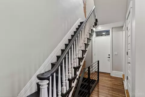 Entry Way - 1008 Elm St, Cincinnati, OH 45202 photo 2 of 8