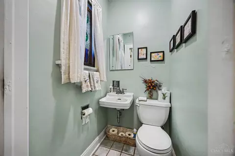 Bath - 3518 Cornell Pl, Cincinnati, OH 45220 photo 1 of 5
