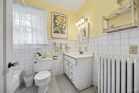 Bath - 3518 Cornell Pl, Cincinnati, OH 45220 photo 2 of 5