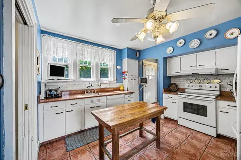 Kitchen - 3518 Cornell Pl, Cincinnati, OH 45220 photo 1 of 3