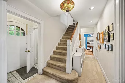 Entry Way - 3518 Cornell Pl, Cincinnati, OH 45220 photo 1 of 2