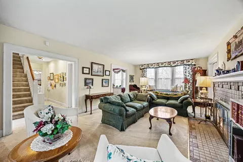 Living - 3518 Cornell Pl, Cincinnati, OH 45220 photo 2 of 5