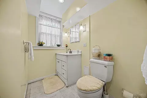 Bath - 3518 Cornell Pl, Cincinnati, OH 45220 photo 5 of 5