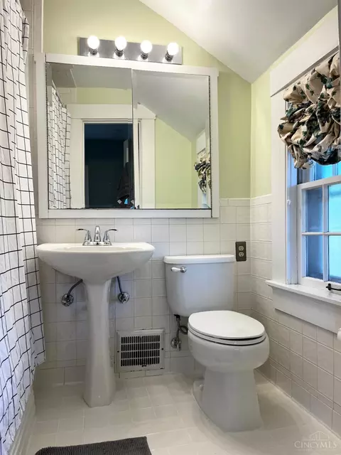 Bath - 5449 Sidney Rd, Cincinnati, OH 45238 photo 1 of 4