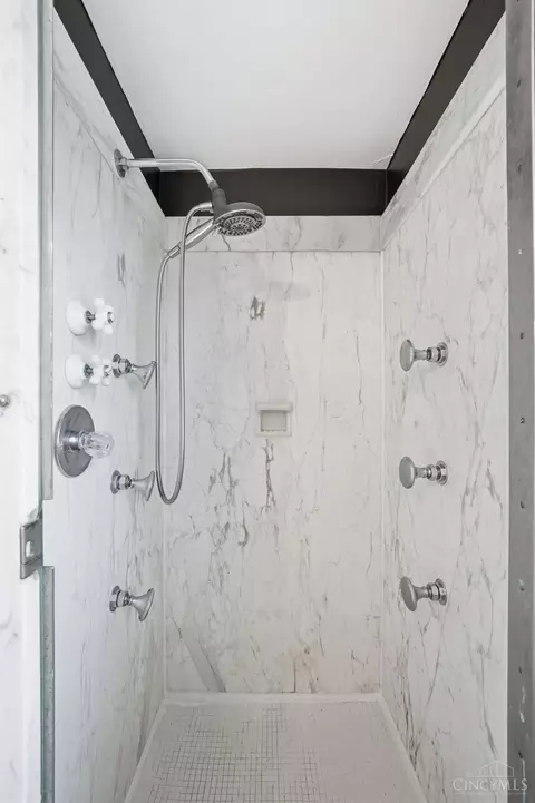 Bath - 133 D St, Hamilton, OH 45013 photo 6 of 11