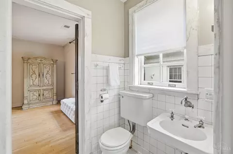 Bath - 133 D St, Hamilton, OH 45013 photo 7 of 11