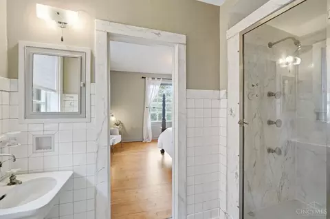 Bath - 133 D St, Hamilton, OH 45013 photo 8 of 11