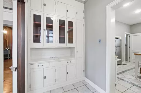 Entry Way - 133 D St, Hamilton, OH 45013 photo 3 of 14