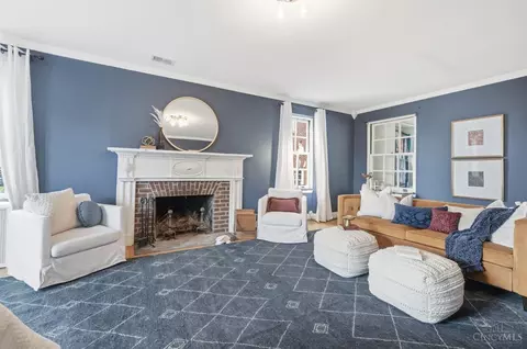Living - 133 D St, Hamilton, OH 45013 photo 5 of 6