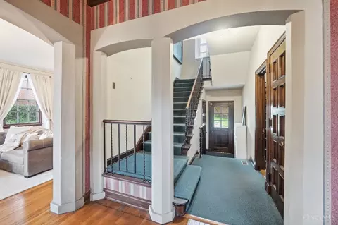 Entry Way - 133 D St, Hamilton, OH 45013 photo 4 of 14