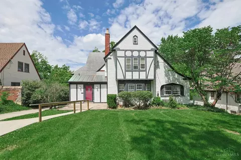 42 Fleming Rd, Wyoming, OH 45215