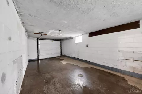 218 Ridgeway Rd, Cincinnati, OH 45216