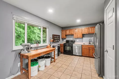 Kitchen - 604 Neptune Way, Cincinnati, OH 45244 photo 2 of 2