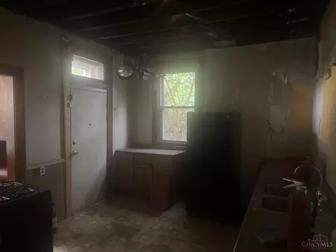 Entry Way - 3549 Idlewild Ave, Cincinnati, OH 45207 photo 1 of 3