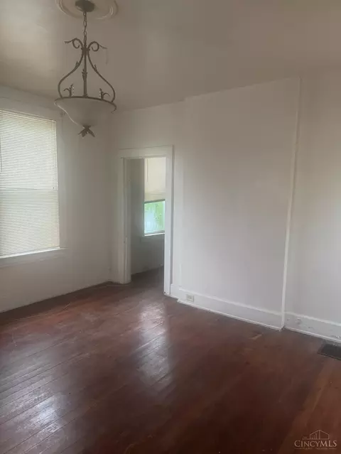 Living - 3549 Idlewild Ave, Cincinnati, OH 45207 photo 1 of 2