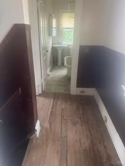 Entry Way - 3549 Idlewild Ave, Cincinnati, OH 45207 photo 3 of 3
