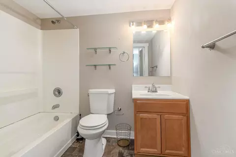 Bath - 421 Oregon St, Cincinnati, OH 45202 photo 1 of 3
